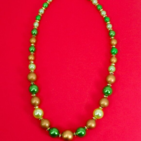 Green and gold bead necklace and earring set with round beads colorful necklace - Picture 8 of 9